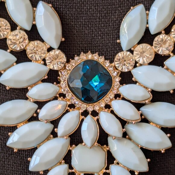 Lovely Regal Statement Necklace NWT - Picture 3 of 6